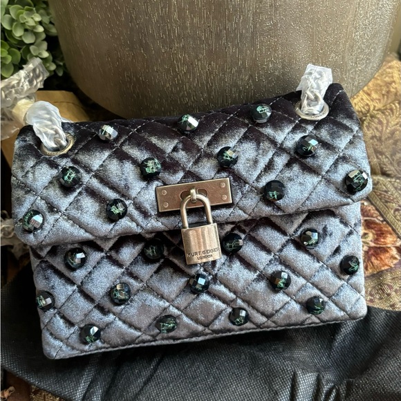 Authentic KURT GEIGER LONDON Velvet magnetic closure convertible Crosby/shoulder - Picture 10 of 16